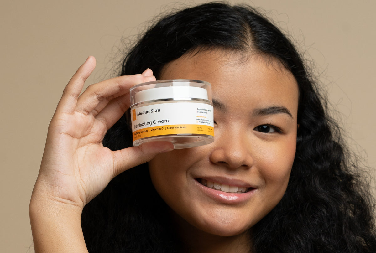 Woman holding Absolut Skin Illuminating Cream